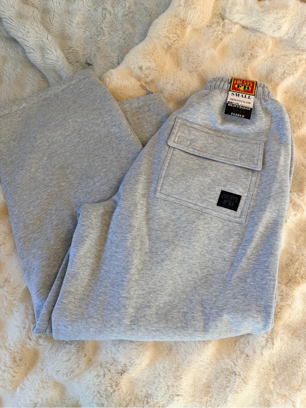 FB County men’s Grey Fleece Cargo Sweatpants - Small nwt